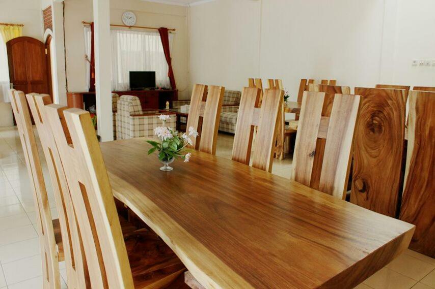 Amerta Giri Guest House Вонособо Екстер'єр фото